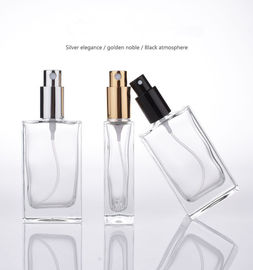 Chine Le jet de parfum en verre carré plat met la capacité en bouteille métallique de la pompe 50ml rechargeable fournisseur